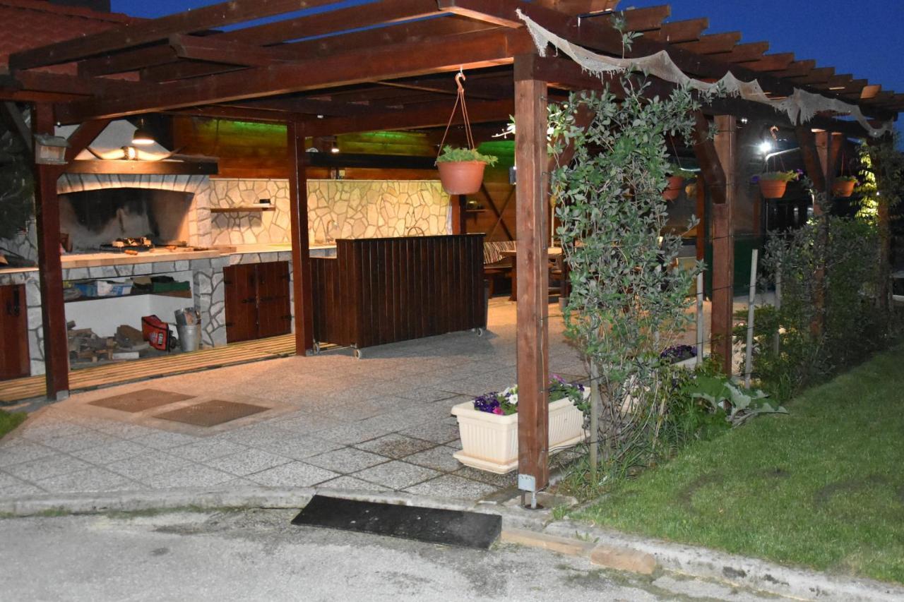 Apartments&Rooms kod Eli Ravna Gora Exterior foto